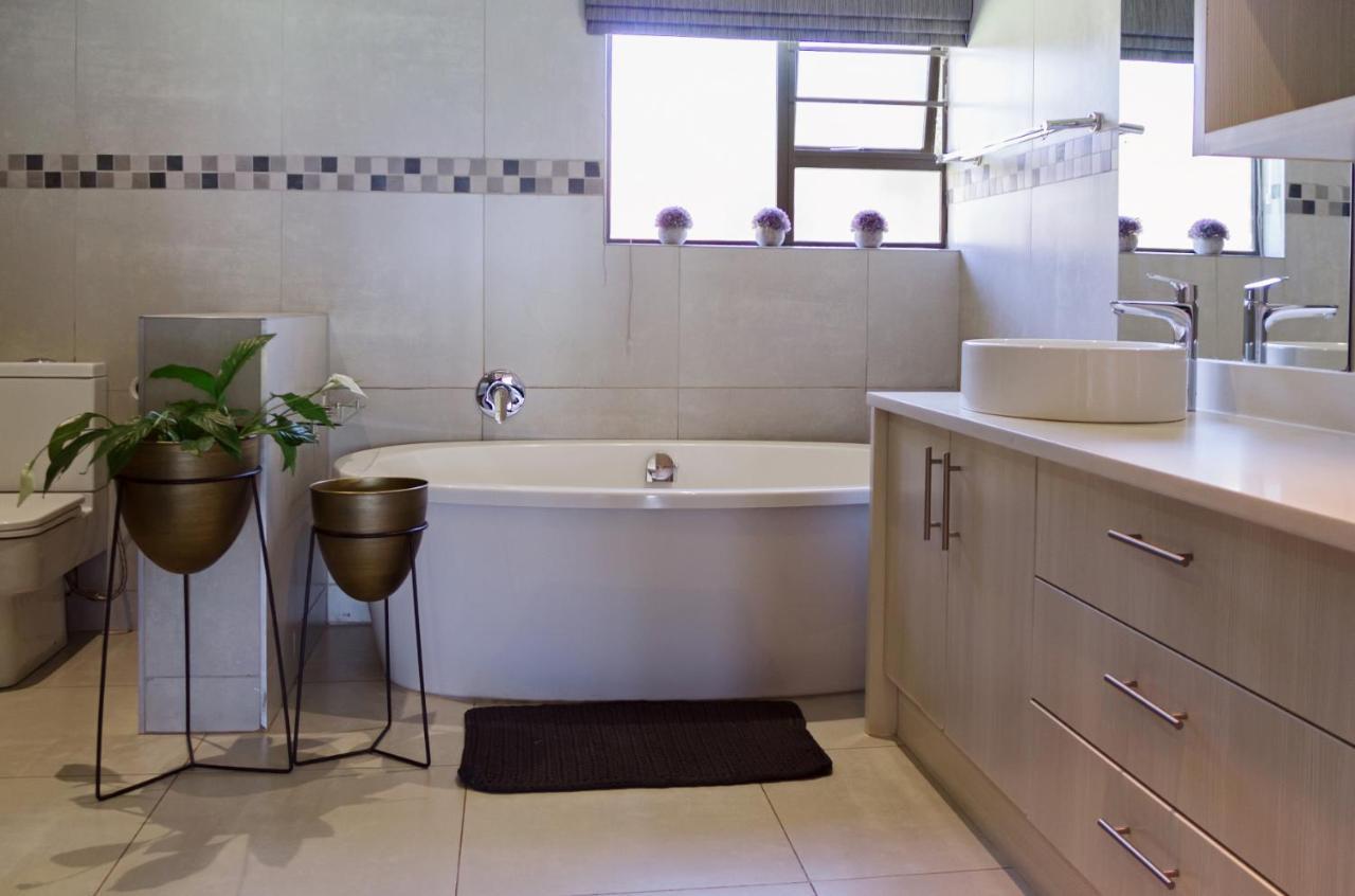 Figberry Guestrooms Bloemfontein Bagian luar foto